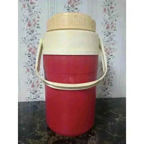Vintage 1979 Igloo Red Thermos With Lid Half Gallon - Picture 3 of 8